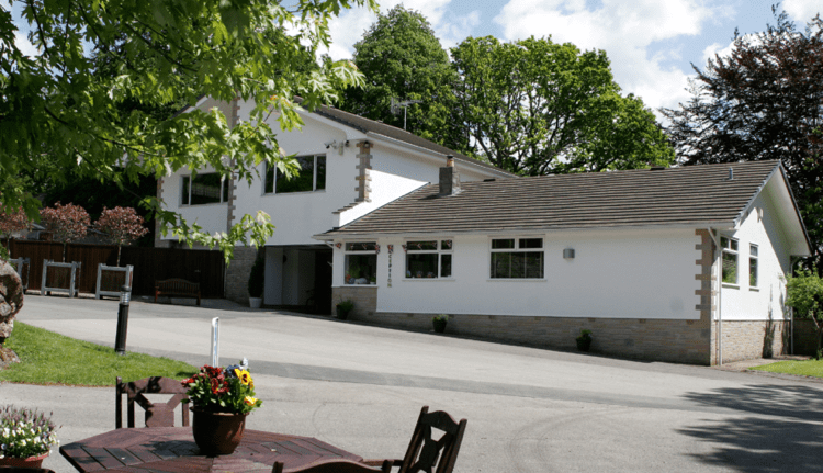 Which Holgates Park is Better